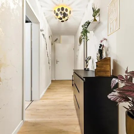 Stilvolles Wohlfühl-apartment Mit Balkon