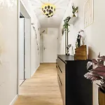 Stilvolles Wohlfuehl-apartment Mit Balkon